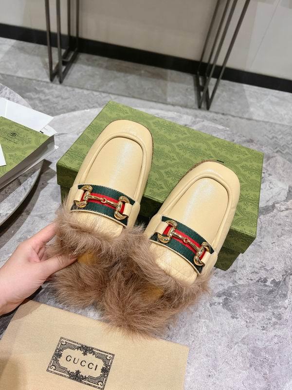 Gucci Women's Slippers 557